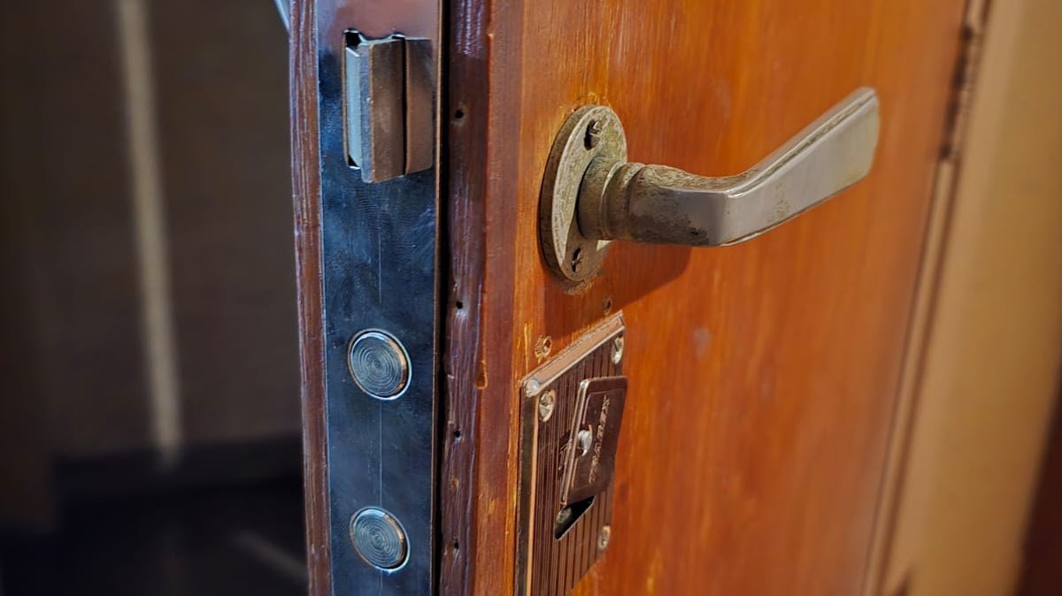 Puerta multipunto sin destrucción